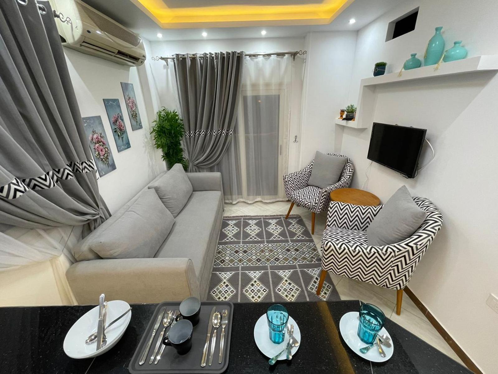 شقة في قلب القاهرة الجديدة تطل على شارع التسعين الشمالي Exterior photo