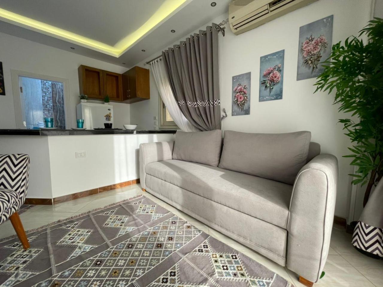 شقة في قلب القاهرة الجديدة تطل على شارع التسعين الشمالي Exterior photo